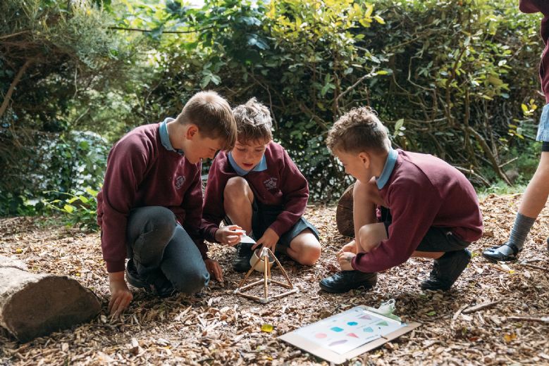 children bilding shapes outside